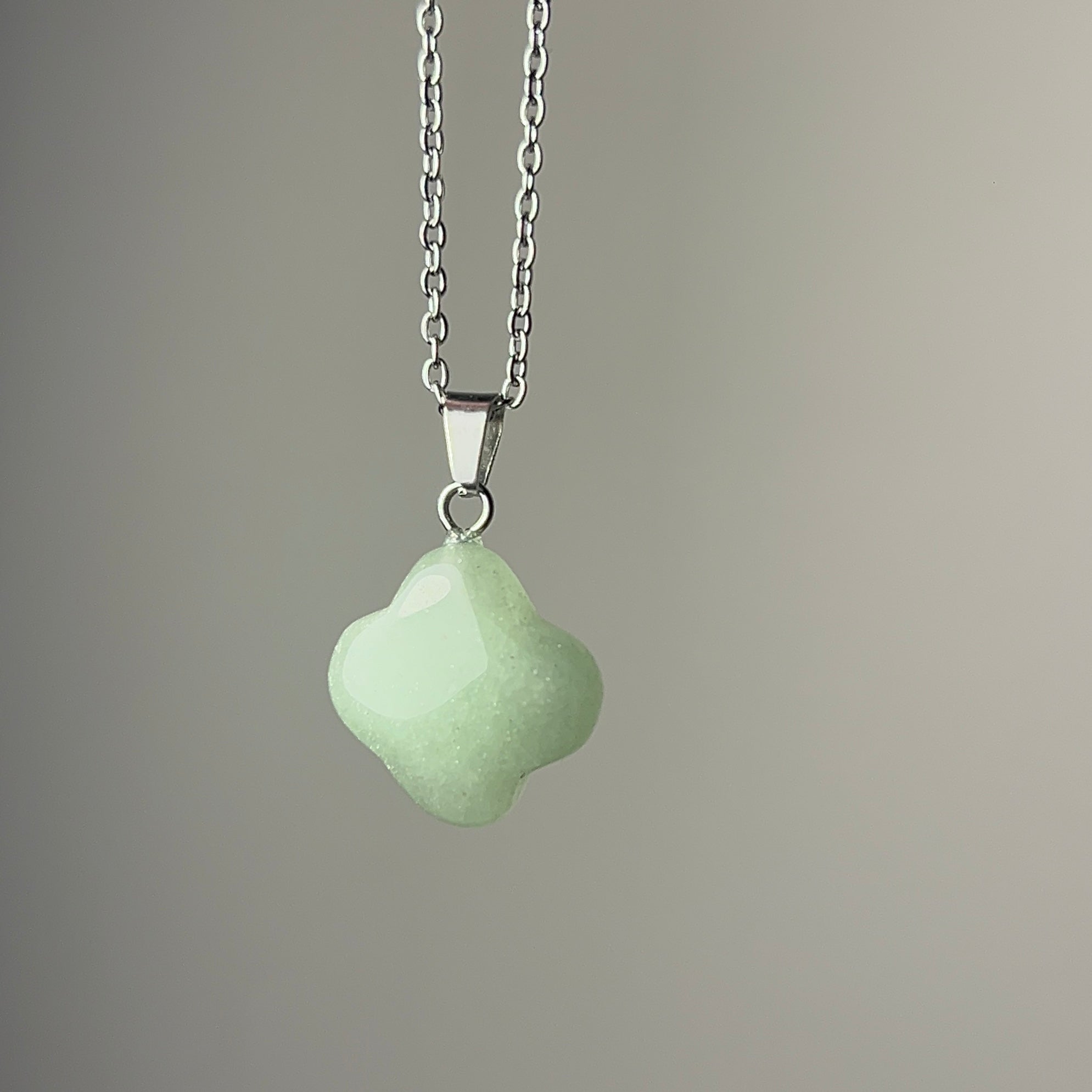 Green aventurine flower necklace